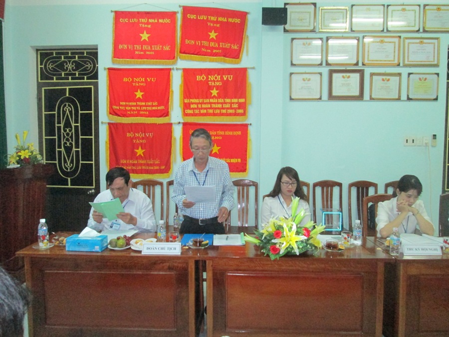 6_3 TỔ CHỨC HỘI NGHỊ CÁN BỘ, CÔNG CHỨC, VIÊN CHỨC NĂM 2017 CƠ QUAN CHI CỤC VĂN THƯ – LƯU TRỮ BÌNH ĐỊNH