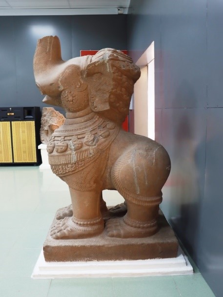 Pho tượng Gajasimha Tháp Mắm tại Bảo tàng tỉnh Bình Định (ảnh do nv cung cấp)