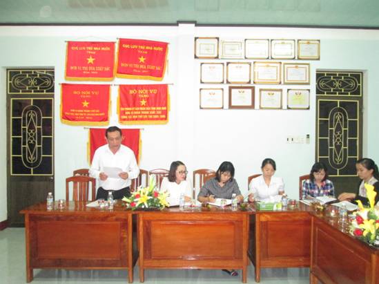 Đ/c Phan Minh Lý, Chi cục trưởng phát biểu tại cuộc họp đánh giá, phân loại công chức, viên chức và người lao động năm 2014