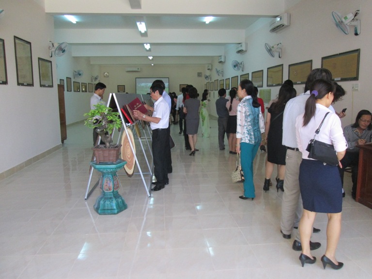 BÌNH ĐỊNH TỔ CHỨC TRƯNG BÀY, TRIỂN LÃM “SƯU TẦM TÀI LIỆU LƯU TRỮ QUÝ, HIẾM ”