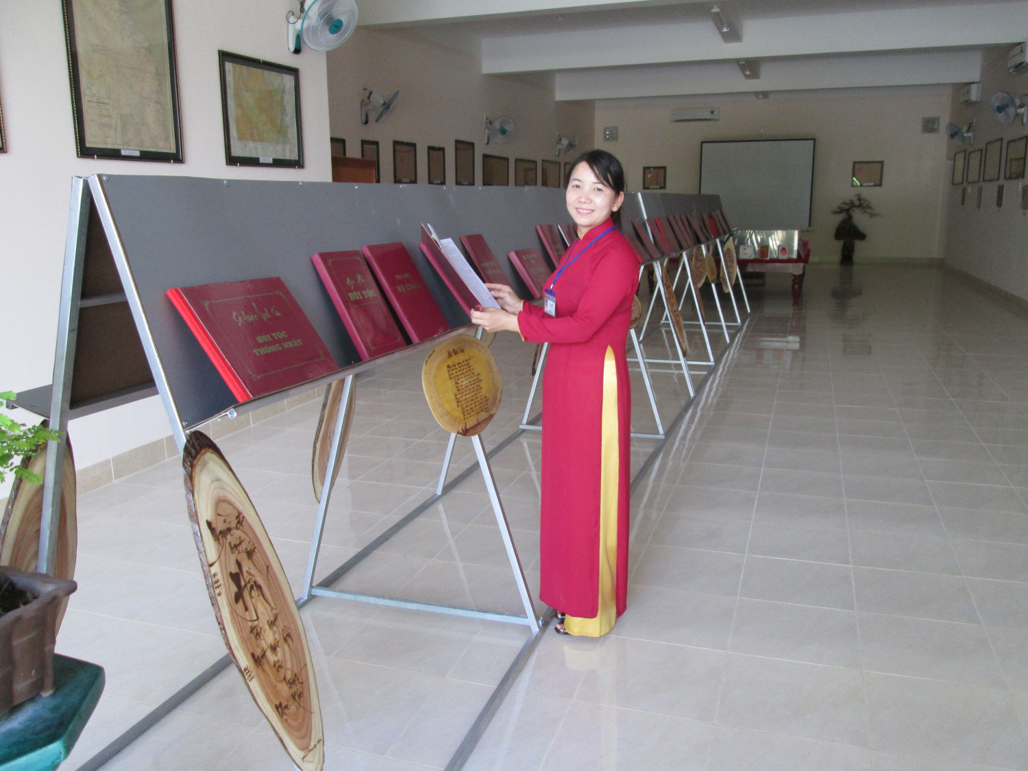 BÌNH ĐỊNH TỔ CHỨC TRƯNG BÀY, TRIỂN LÃM “SƯU TẦM TÀI LIỆU LƯU TRỮ QUÝ, HIẾM ”