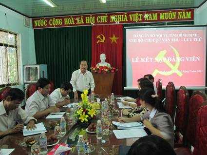 CHI BỘ CHI CỤC VĂN THƯ - LƯU TRỮ TỔ CHỨC LỄ KẾT NẠP ĐẢNG VIÊN MỚI