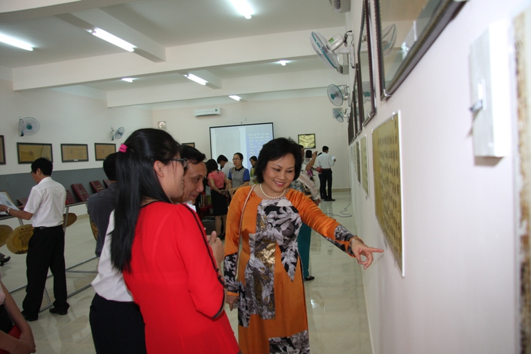 BÌNH ĐỊNH TỔ CHỨC TRƯNG BÀY, TRIỂN LÃM “SƯU TẦM TÀI LIỆU LƯU TRỮ QUÝ, HIẾM ”
