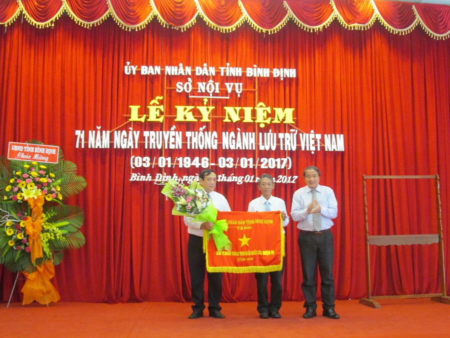 SỞ NỘI VỤ BÌNH ĐỊNH TỔ CHỨC KỶ NIỆM 71 NĂM NGÀY TRUYỀN THỐNG NGÀNH LƯU TRỮ VIỆT NAM (03/01/1946-03/01/2017)